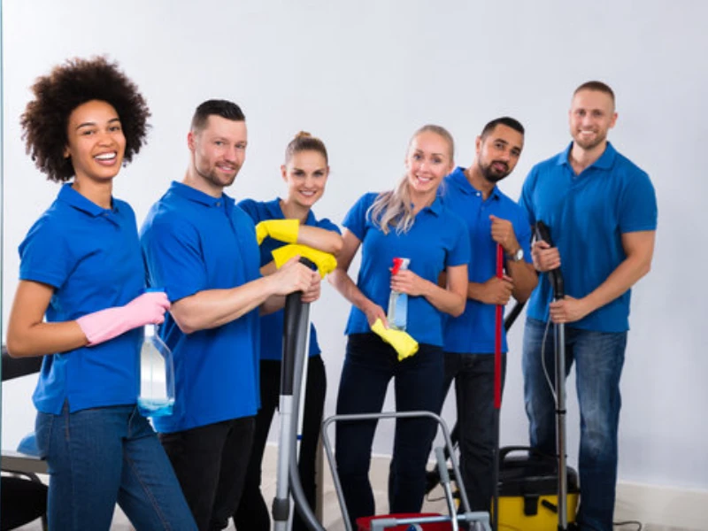 Blanc cleaning professional at work