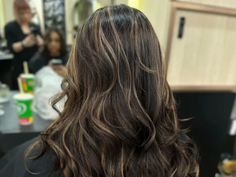 Sleek structured cut — Noir signature look